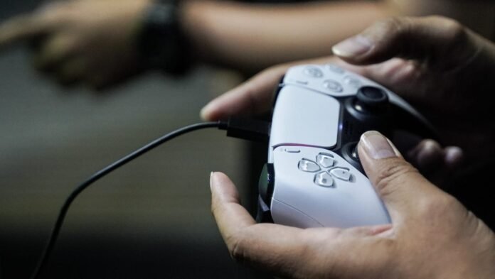 PS5 Sales Decline, but It's Not Far Behind PS4 and It Even Outsold Nintendo Switch 2 During the Holiday Quarter